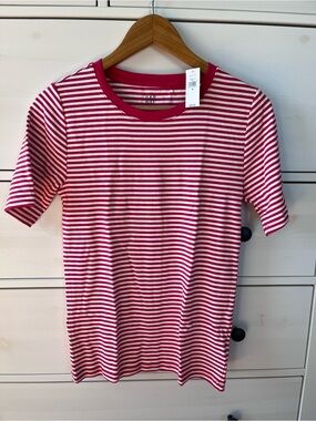 GAP Red and White Modern Tee